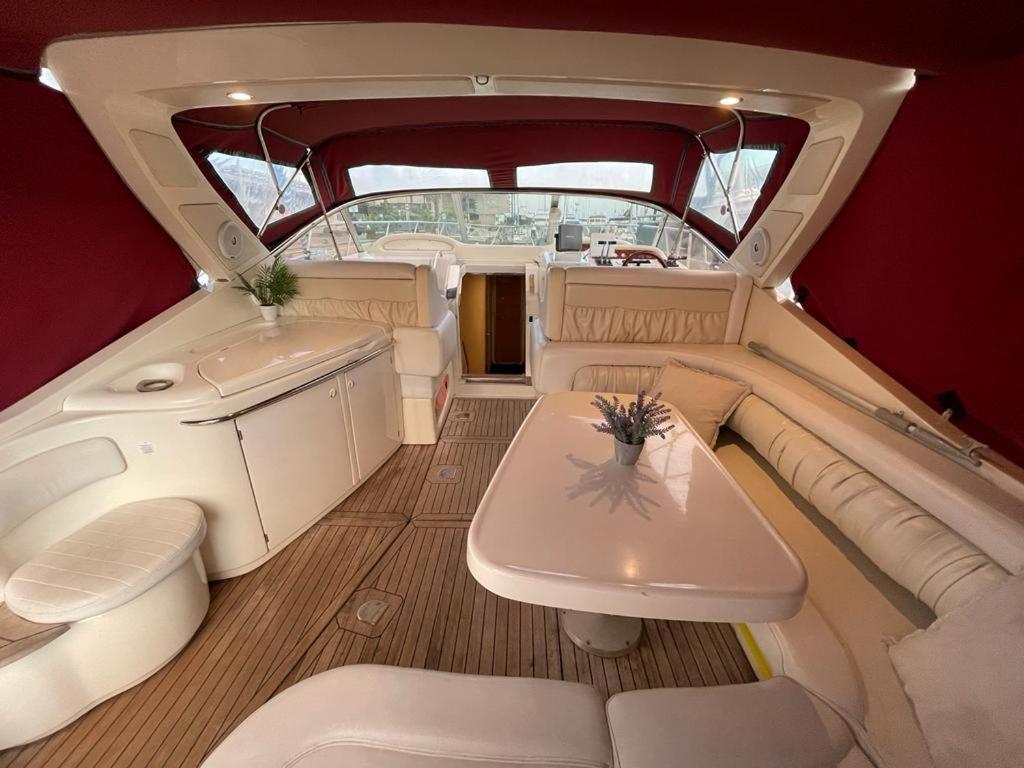 Cozy Yacht Lodge In Barcelona With Boat Tour Option Sant Adria de Besos Exterior foto