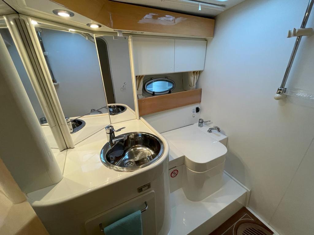 Cozy Yacht Lodge In Barcelona With Boat Tour Option Sant Adria de Besos Exterior foto