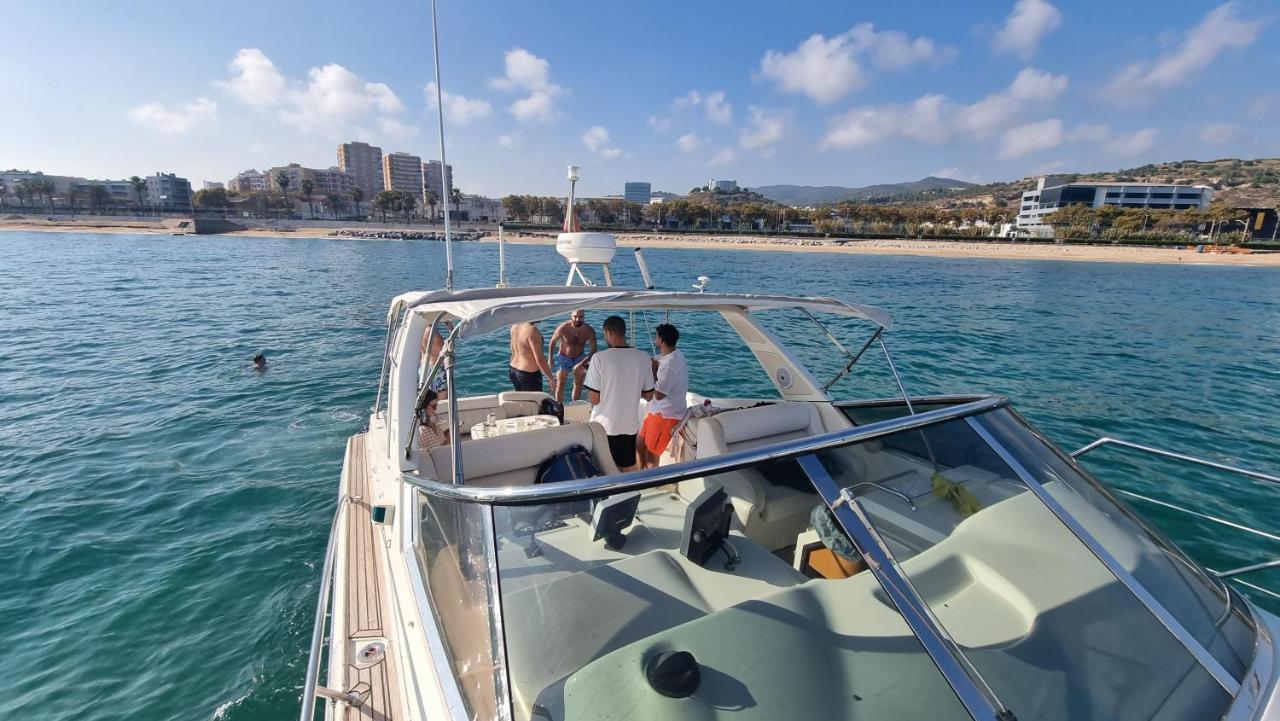 Cozy Yacht Lodge In Barcelona With Boat Tour Option Sant Adria de Besos Exterior foto