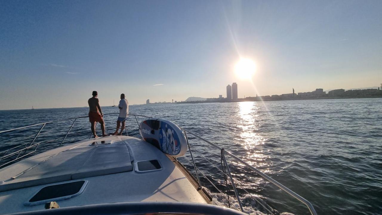 Cozy Yacht Lodge In Barcelona With Boat Tour Option Sant Adria de Besos Exterior foto